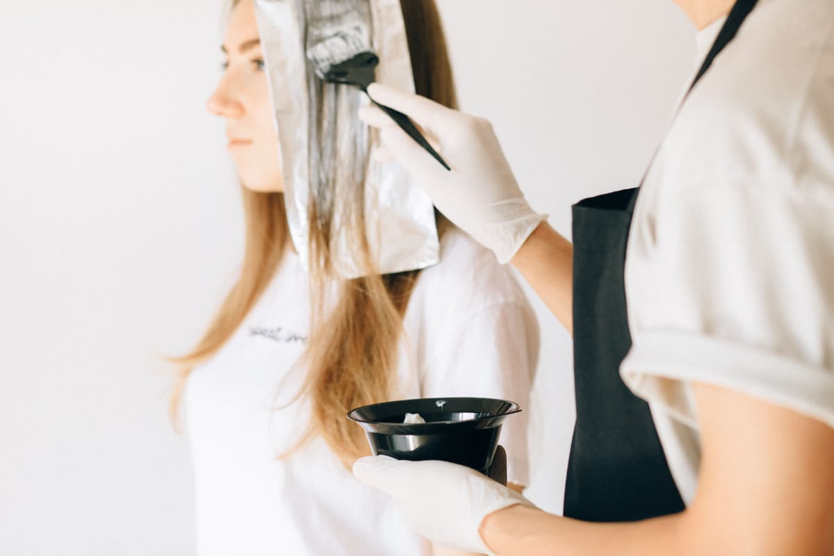 Balayage na włosach średniej długości